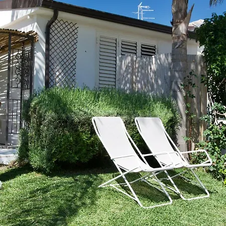 Bed & Breakfast Volli Three 3*