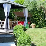 Volli Three Bed & Breakfast 3*