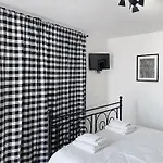 Volli Three Bed & Breakfast 3*
