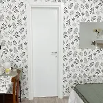 Bed & Breakfast Volli Three