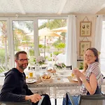 Bed & Breakfast Volli Three