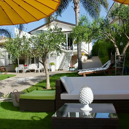 Volli Three Bed & Breakfast 3*