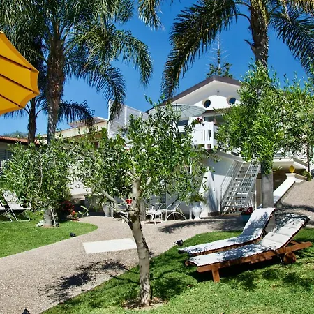 Volli Three Bed & Breakfast 3*