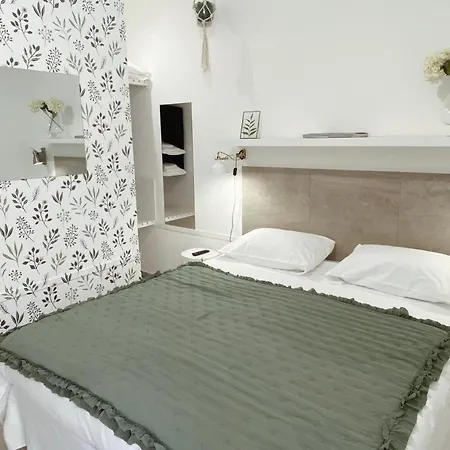 Bed & Breakfast Volli Three