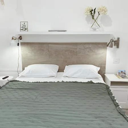 Bed & Breakfast Volli Three 3*
