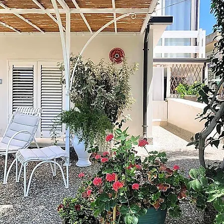 Bed & Breakfast Volli Three 3*
