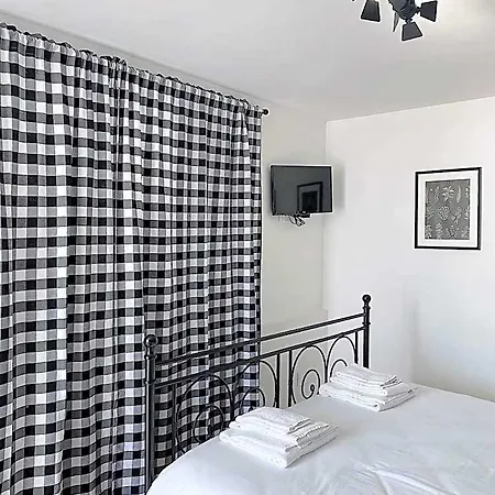 Bed & Breakfast Volli Three