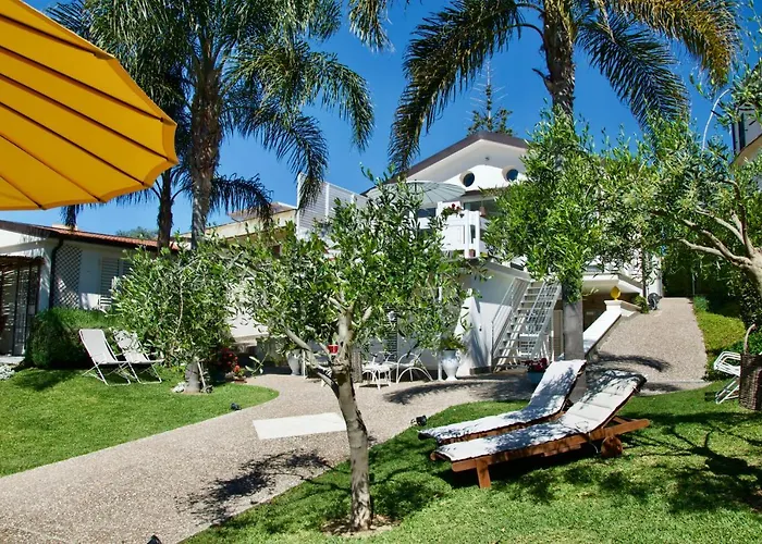 Volli Three Bed & Breakfast 3*