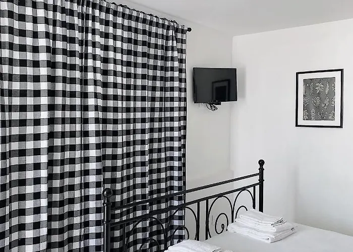 Volli Three Bed & Breakfast 3*