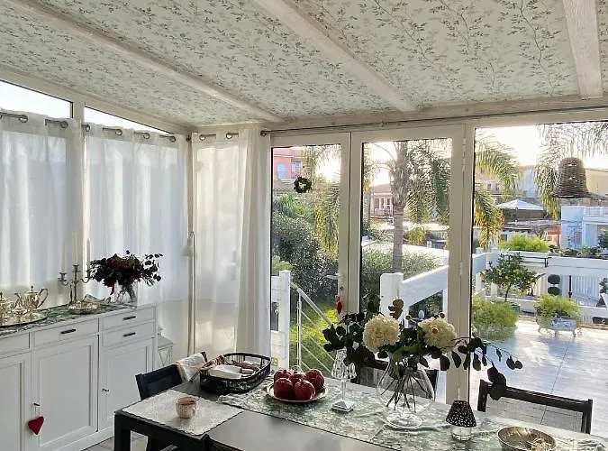 Volli Three Bed & Breakfast 3*