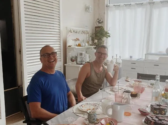 Volli Three Bed & Breakfast