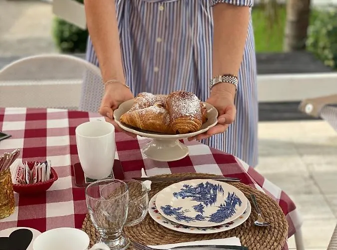 Volli Three לינה וארוחת בוקר